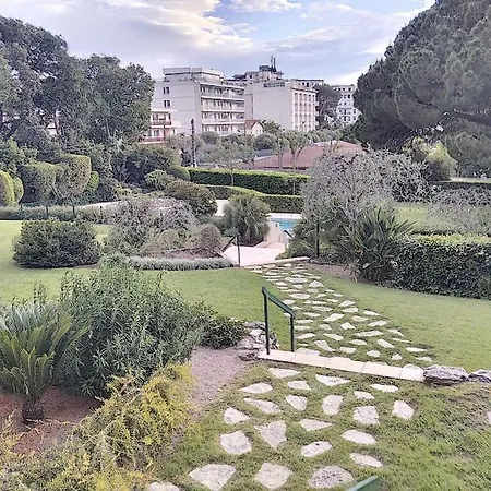 Apartmán Chateau De La Pinede *