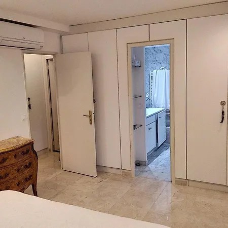 Chateau De La Pinede Apartmán *