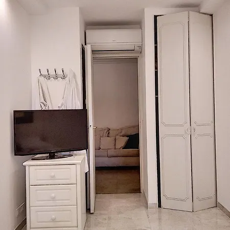 Chateau De La Pinede Apartment *
